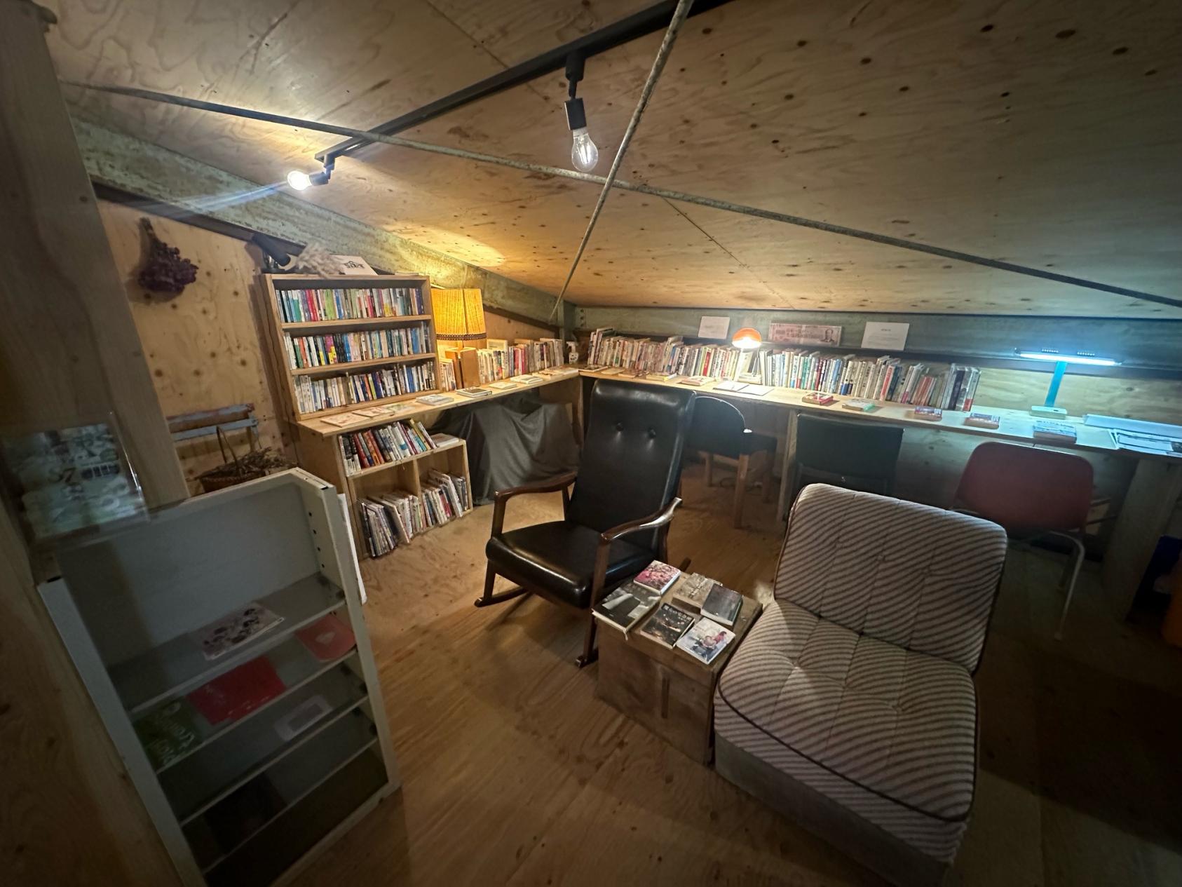 屋根裏で本を読めるカフェ！？とっておきの隠れ家スポットをご紹介！-1