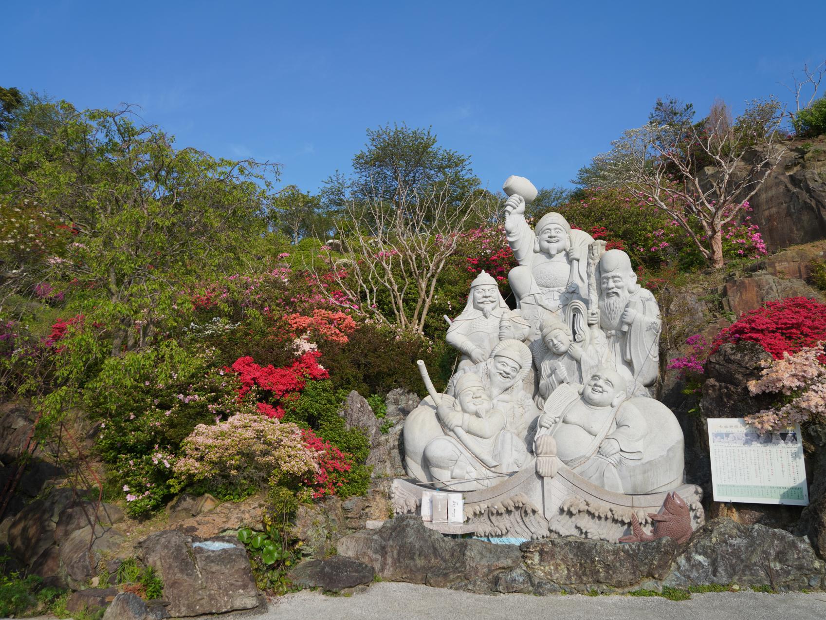 四季の花と庭園が織りなす桃源郷-1