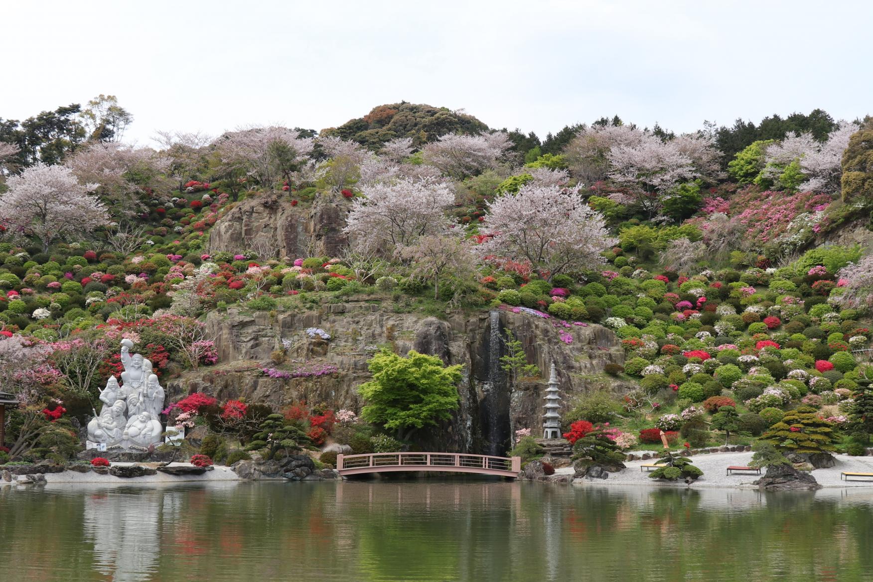 四季の花と庭園が織りなす桃源郷-4