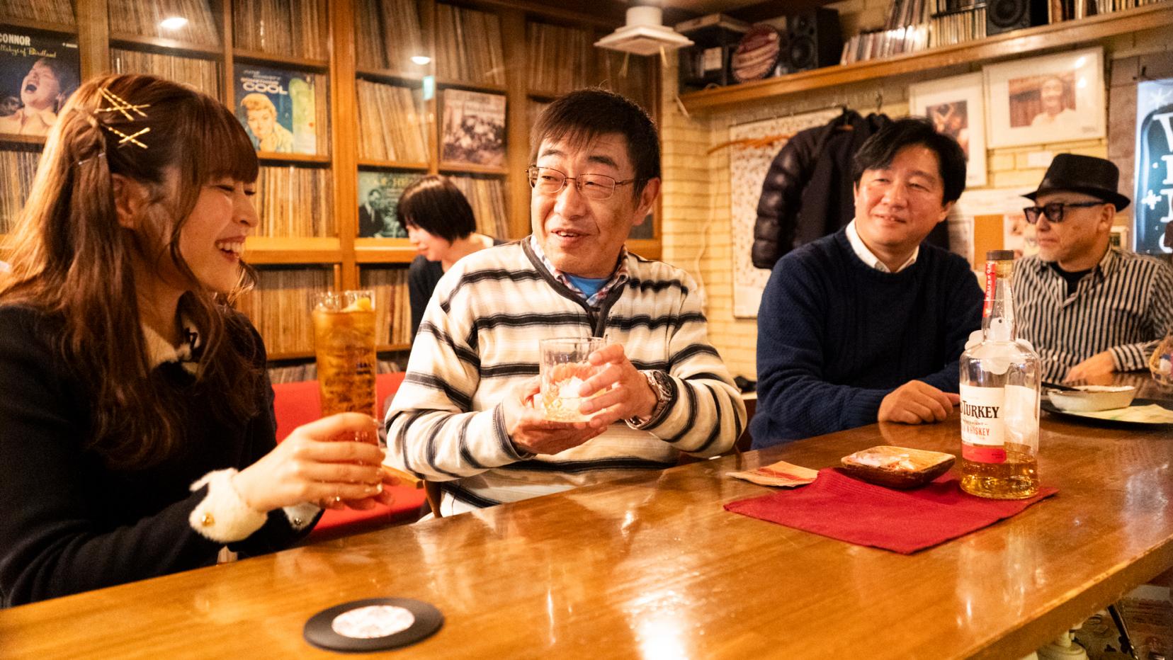 6.【JAZZSPOT いーぜる】生演奏で佐世保のジャズ文化を味わう、1人でも入りやすいバー。-1