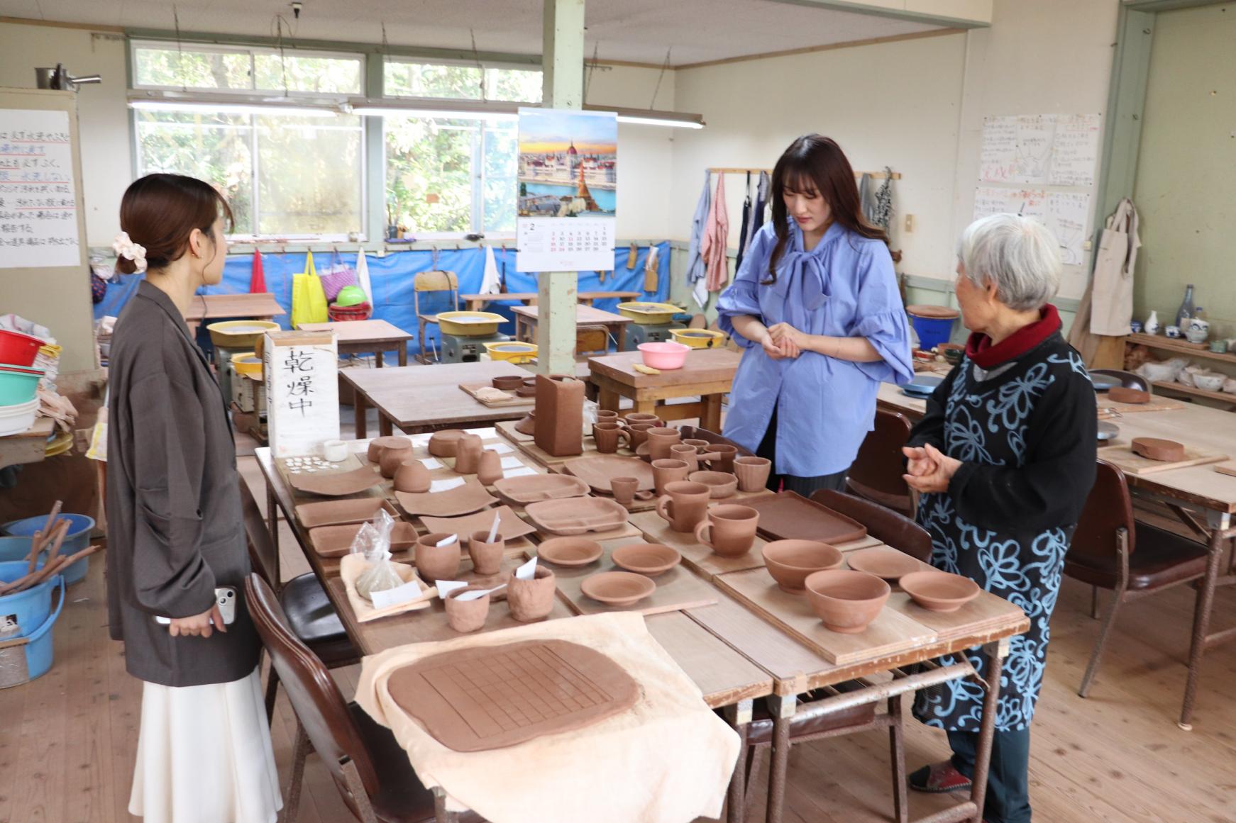 ③	赤土でオリジナル食器作り体験-1