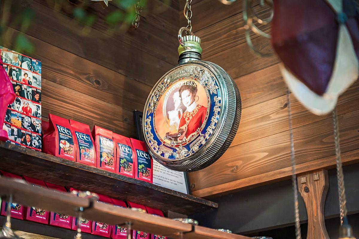 異国の灯り彩る大人の隠れ家「HIDE OUT」✕ 聖地巡礼スポットにもなった名勝地「眼鏡岩」-2