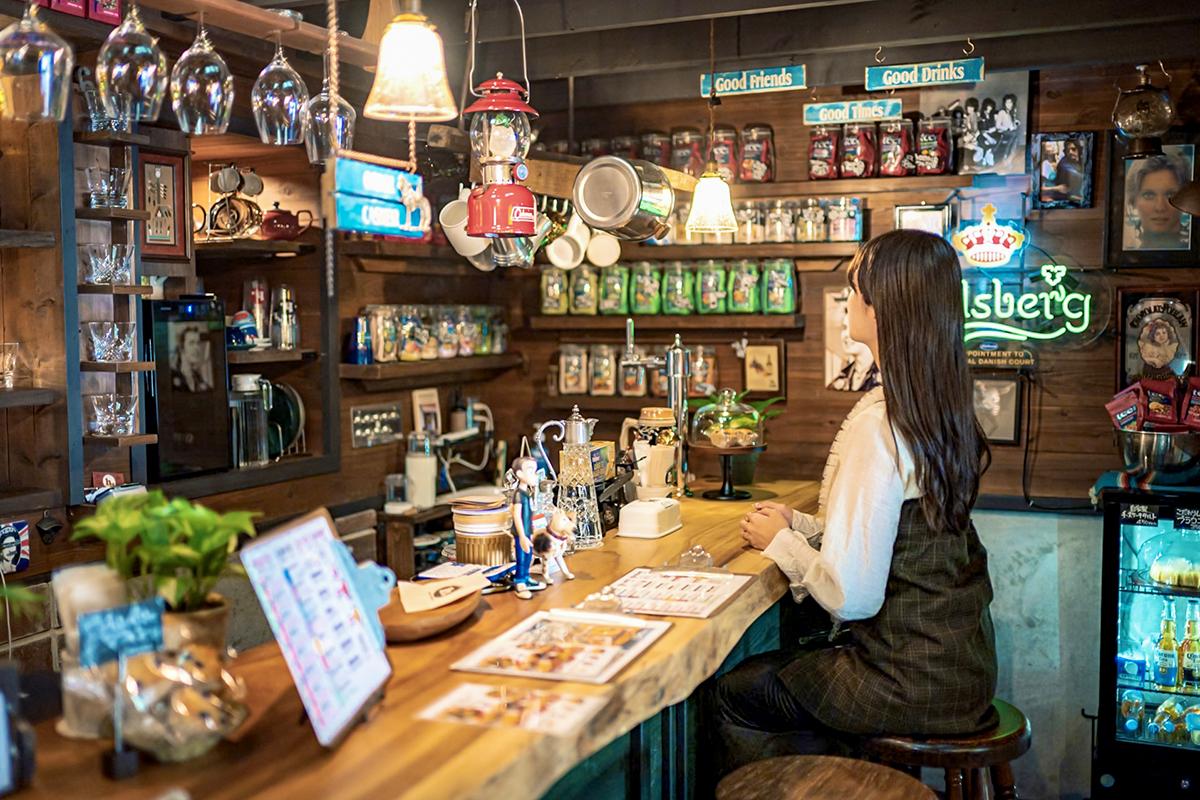 異国の灯り彩る大人の隠れ家「HIDE OUT」✕ 聖地巡礼スポットにもなった名勝地「眼鏡岩」-1