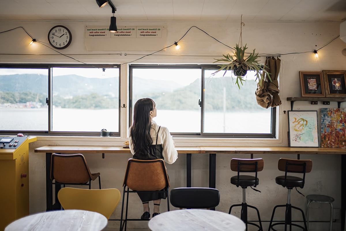 漁港ビューを日常のスパイスに「mill coffeestand」✕「大和製菓の味カレー」で詰め放題チャレンジ-2