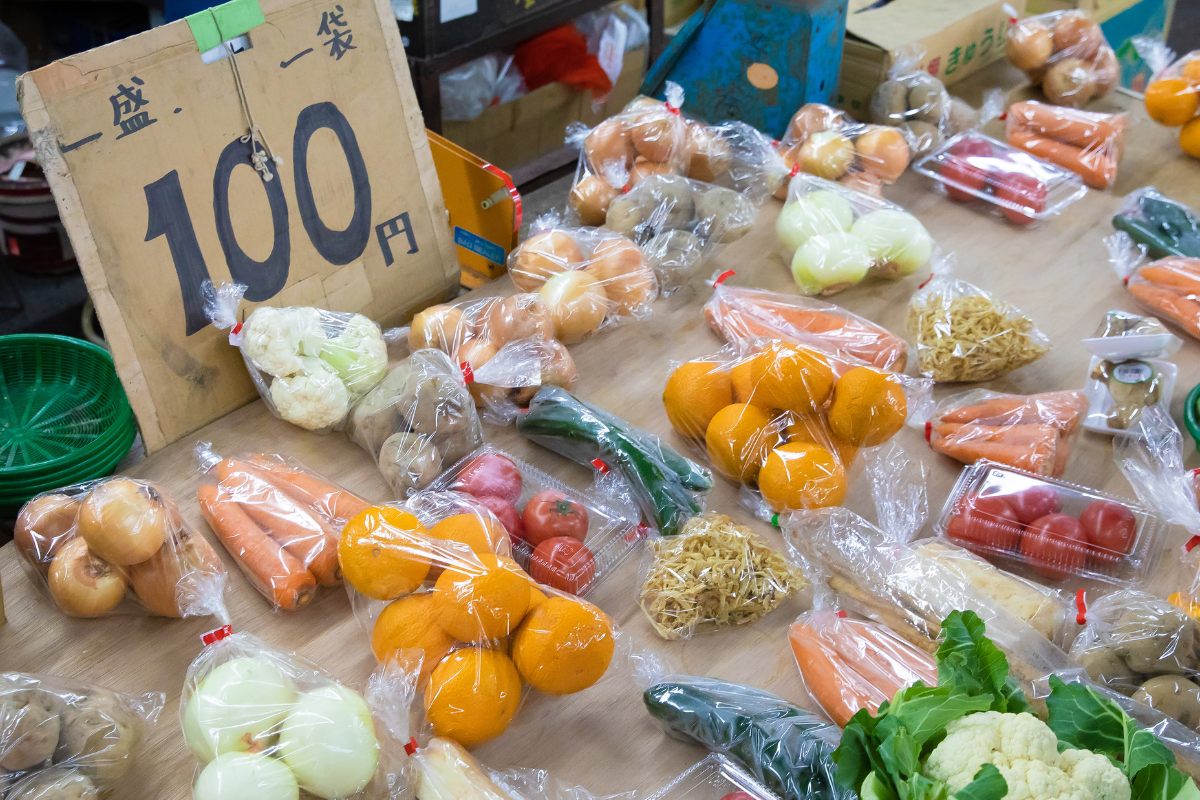 新鮮な山海の幸と、朝市ならではの味わい-4