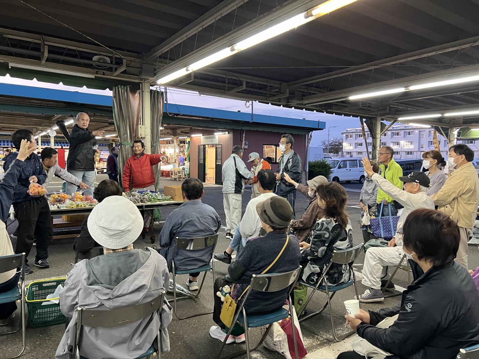 誰でも参加できる名物イベント「せり市」-0