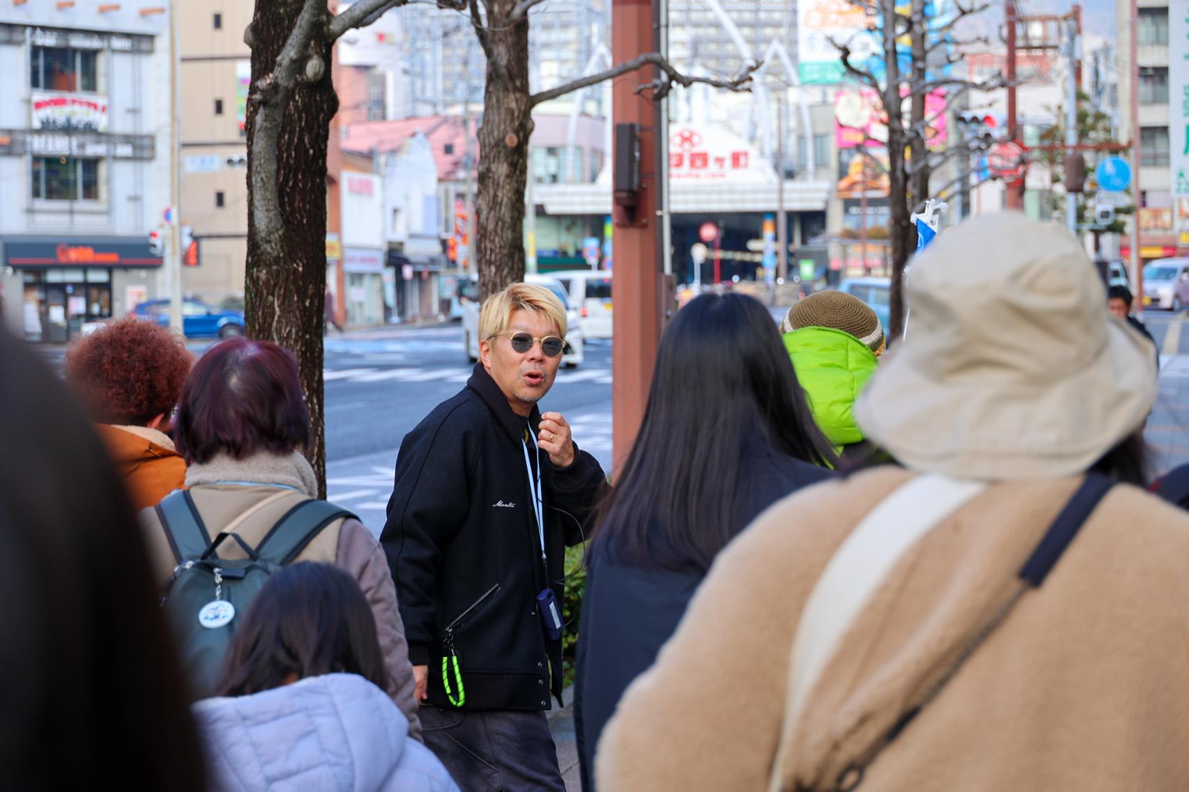 まるで「公開ラジオ」！？イヤホン越しに監督の“生ボイス”を聞きながら出発-2