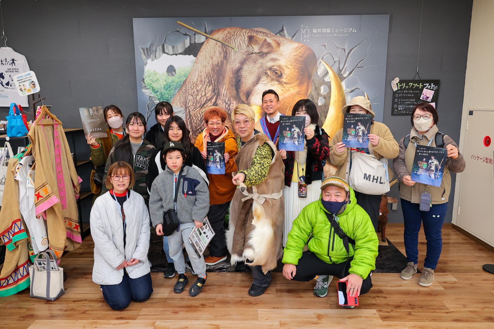 まさかの変身！？リアル“毛皮”で記念撮影-4