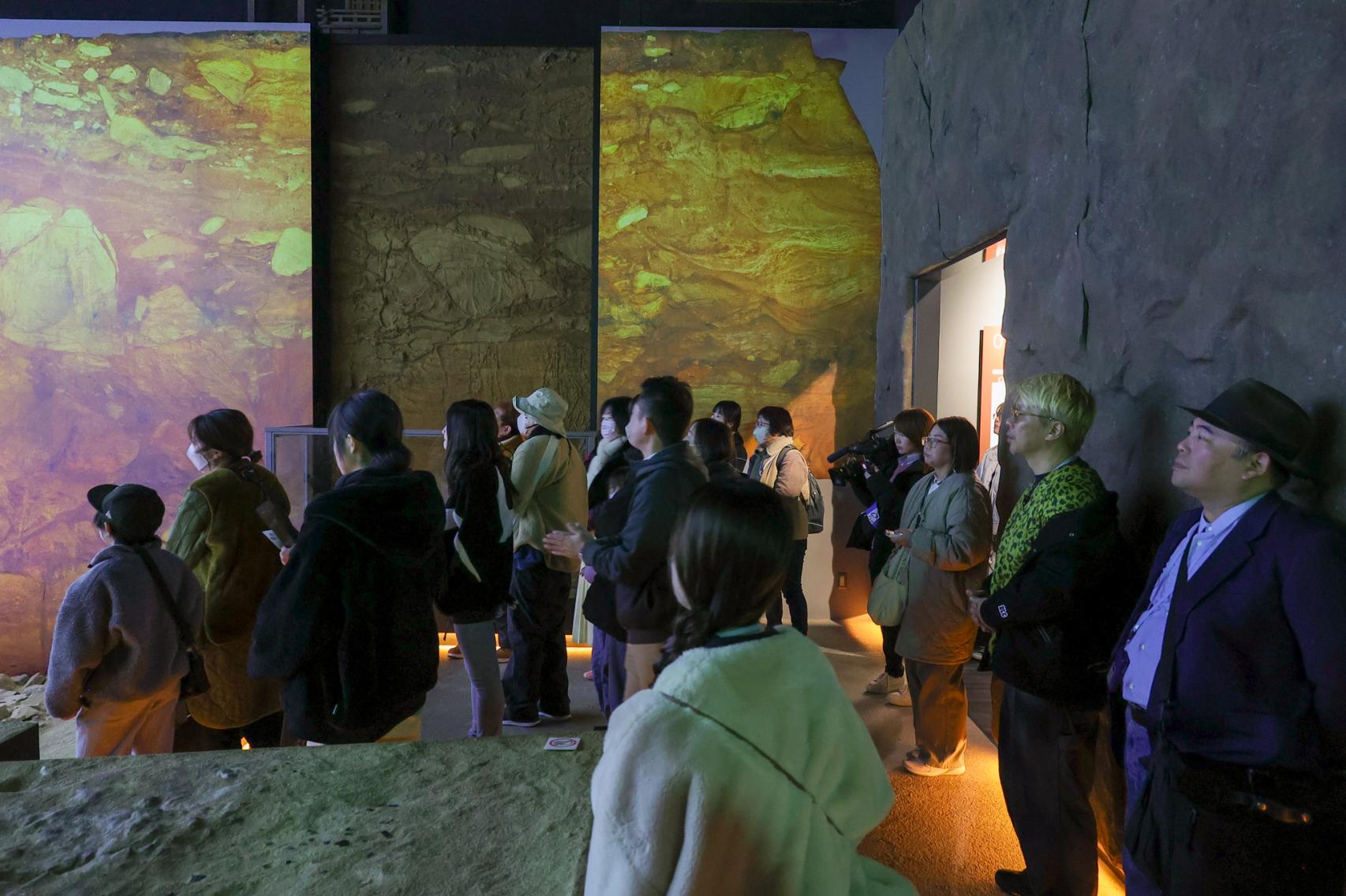 まさかの変身！？リアル“毛皮”で記念撮影-2