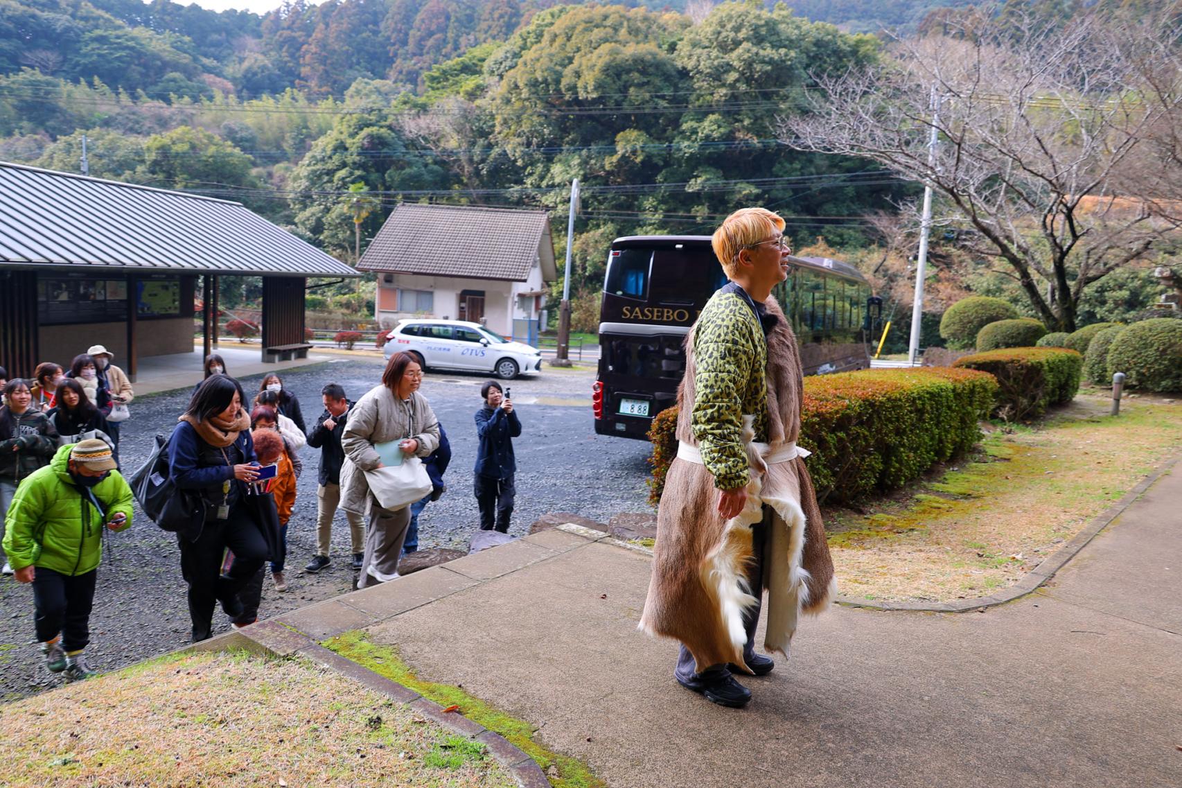 聖地巡礼！過酷な撮影と「旧石器時代の愛」-0