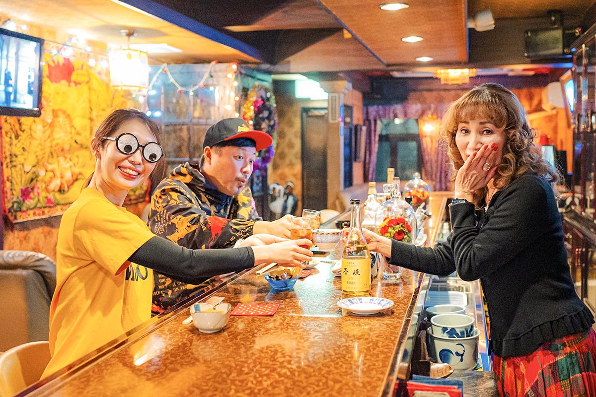 早岐の夜にあたたかさを灯す、人情あふれるスナック-0