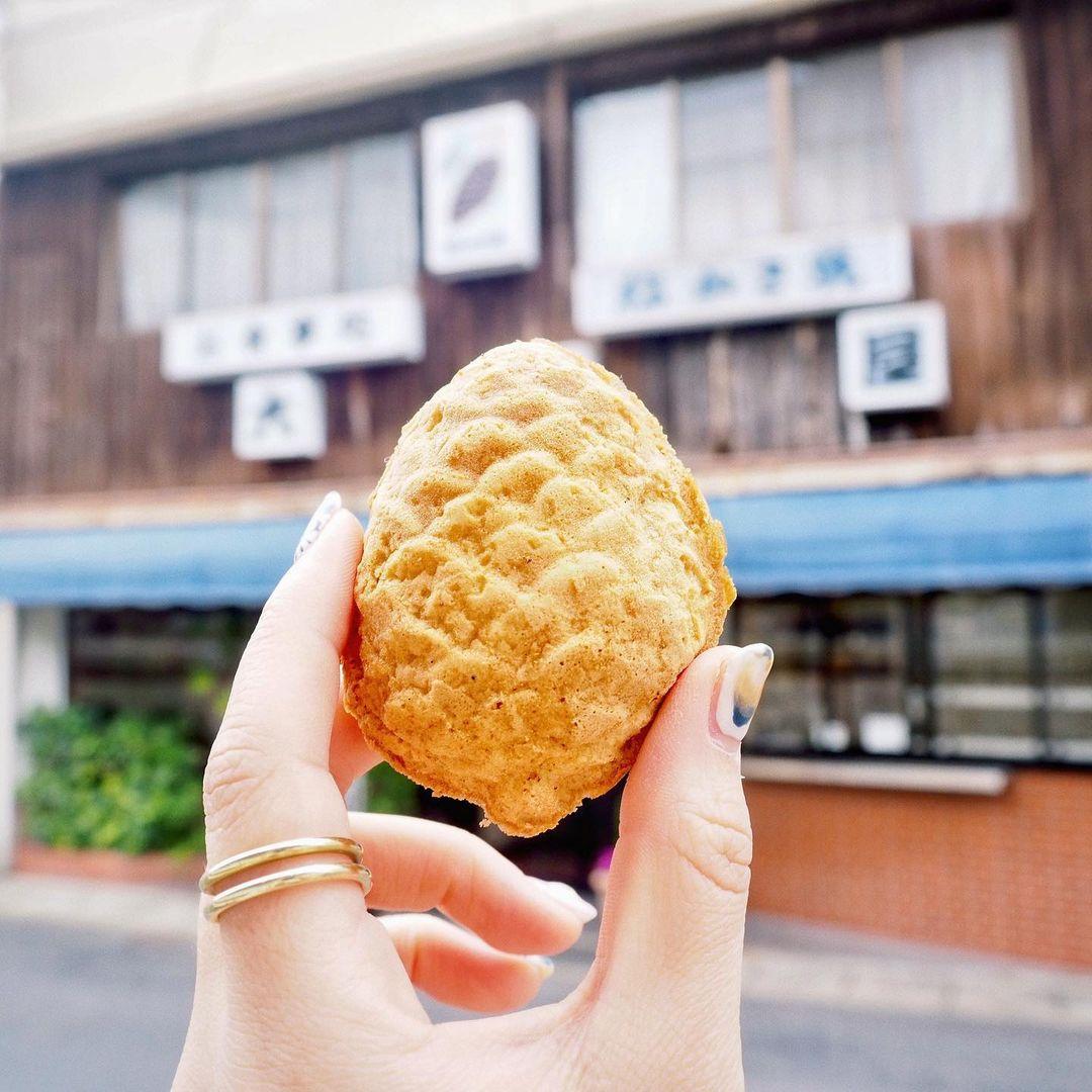 歴史あるお食事処「大黒屋」のホッと癒しの和菓子「松かさ焼き」-0