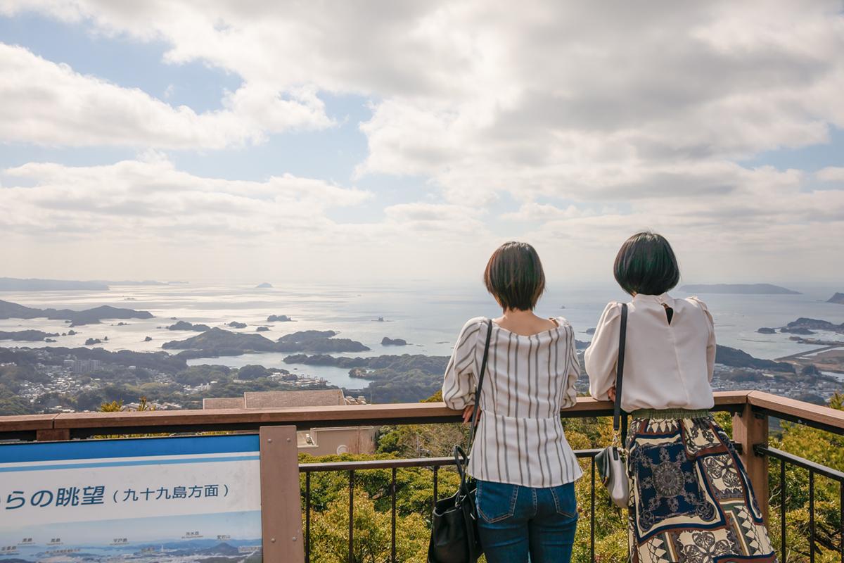 展望台から「九十九島」の絶景を望む-3