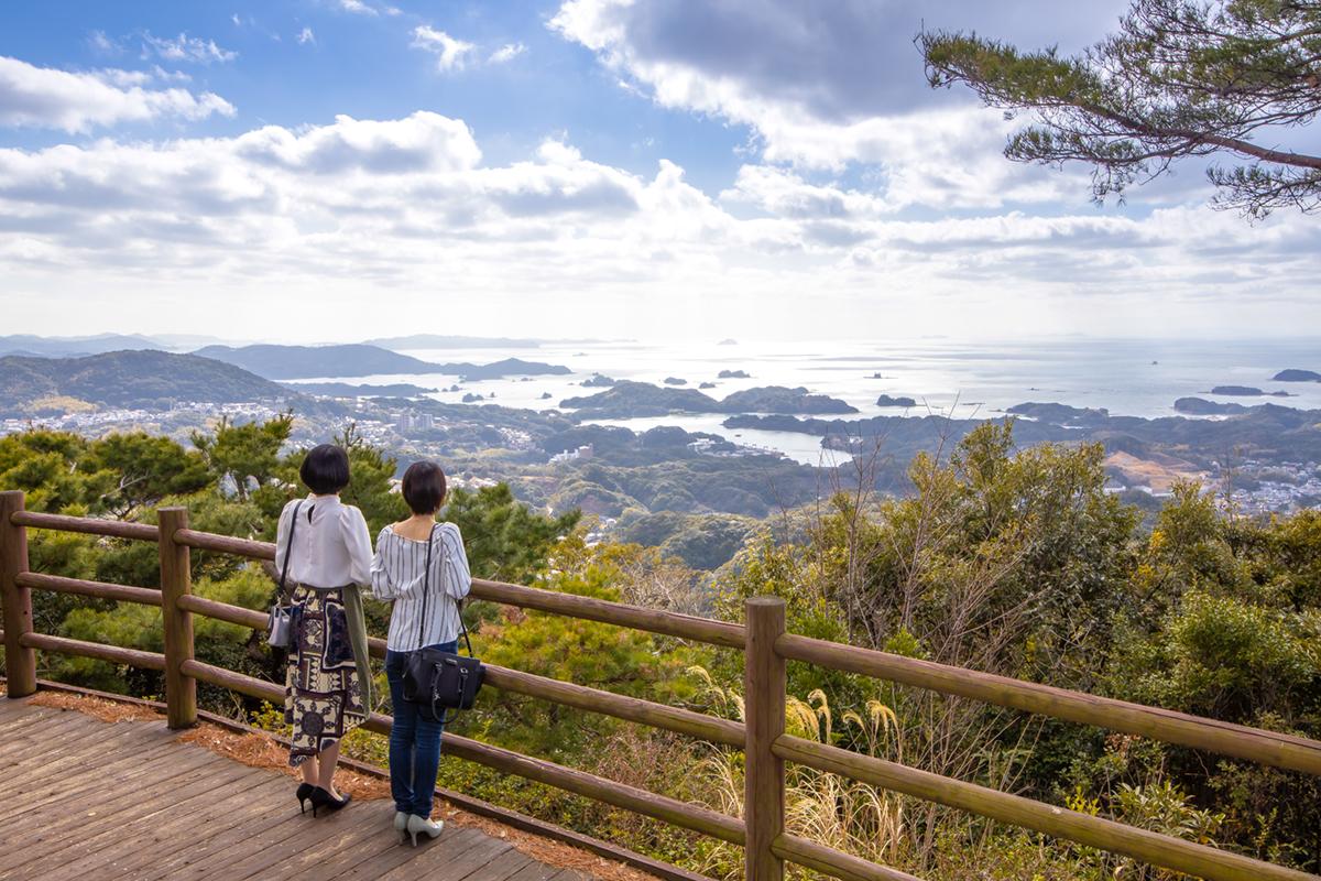 展望台から「九十九島」の絶景を望む-4