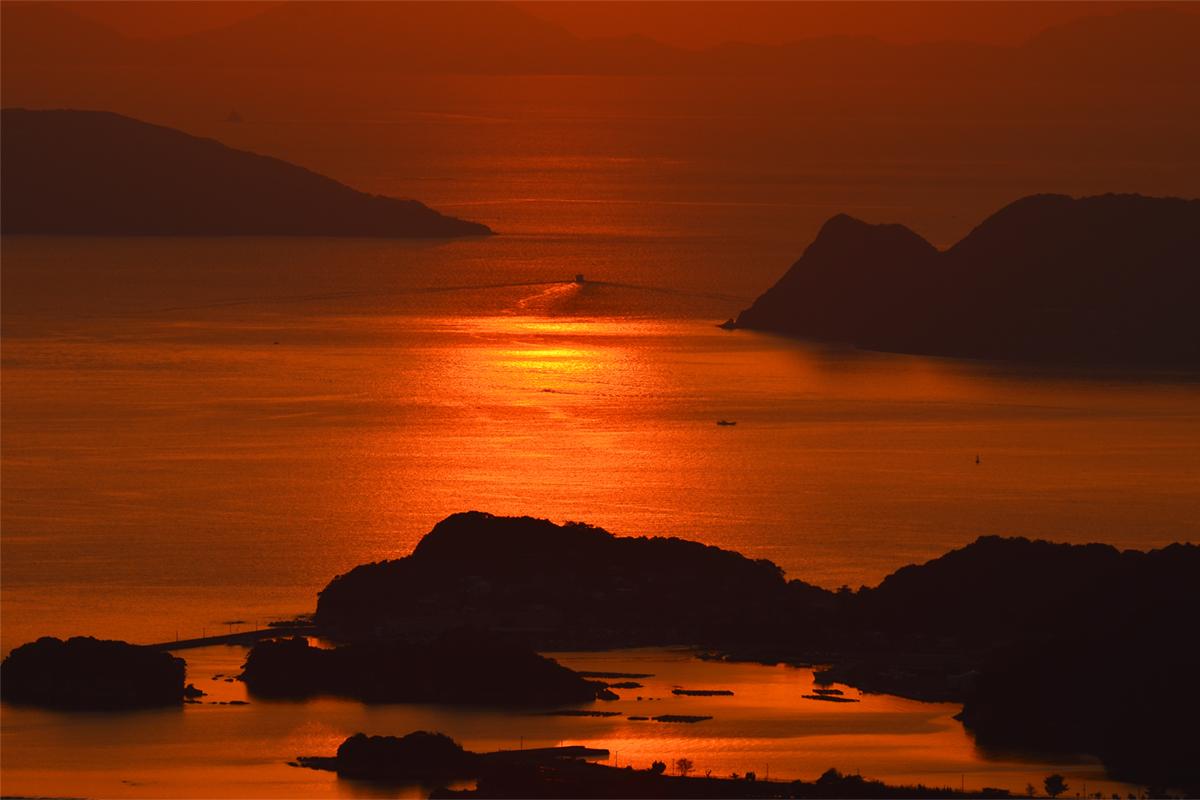 展望台から「九十九島」の絶景を望む-2