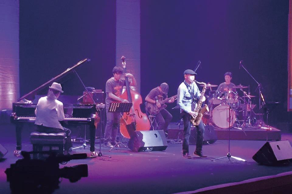 SASEBOの音楽はここから。「JAZZバー・ライブバー」-1