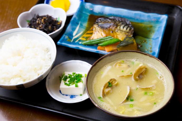 わざわざ早起きして行きたい！1952年創業「よしだ屋食堂」で朝ごはん-0