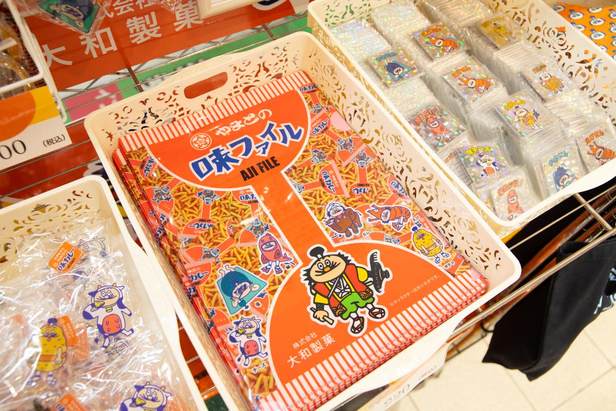 佐世保市民偏愛♡のローカルお菓子　「味カレー」のグッズがいい味出してる！-6