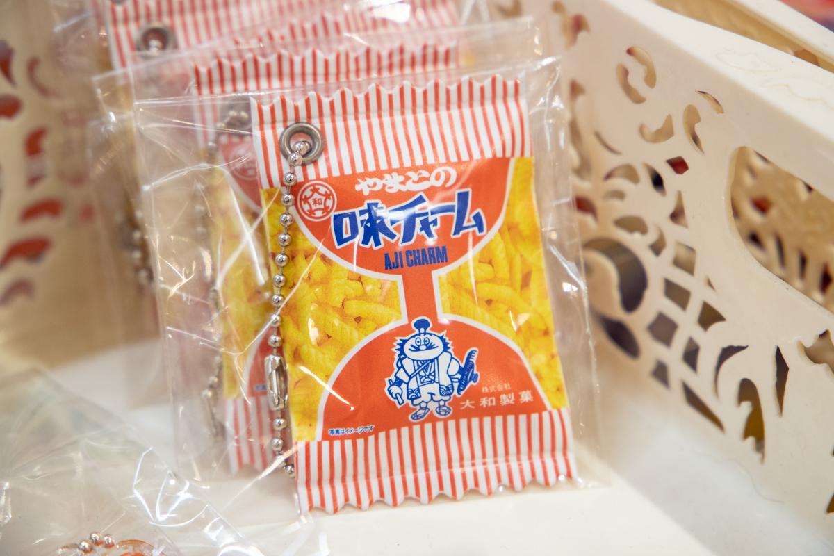 佐世保市民偏愛♡のローカルお菓子　「味カレー」のグッズがいい味出してる！-4