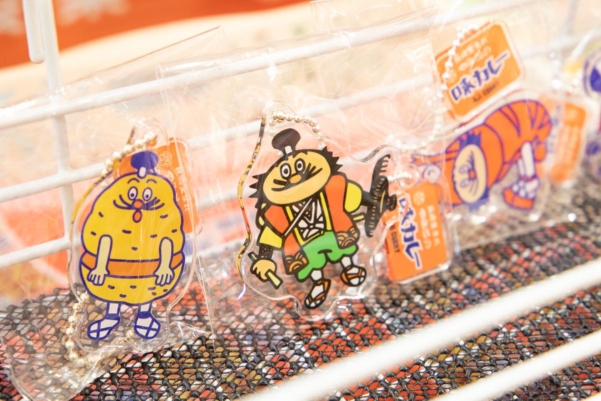 佐世保市民偏愛♡のローカルお菓子　「味カレー」のグッズがいい味出してる！-0