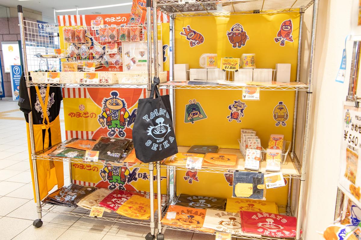 佐世保市民偏愛♡のローカルお菓子　「味カレー」のグッズがいい味出してる！-5