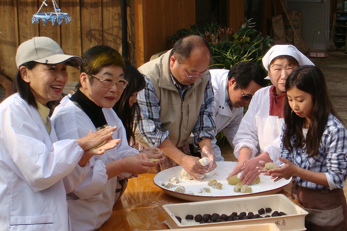 材料は採れたて島食材♪島ごはん＆郷土菓子の手づくり体験-4