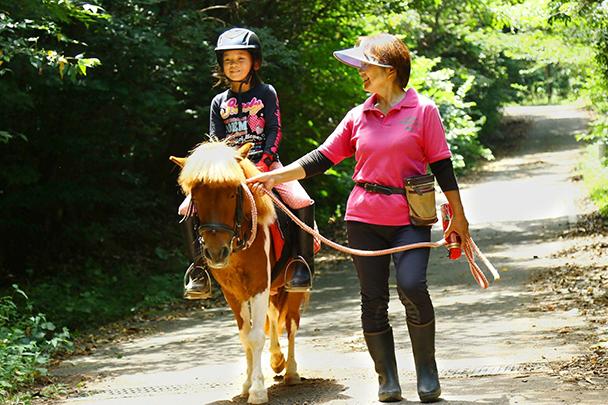 ポニーの引き馬体験外乗（林道までの往復）-1