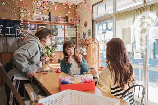 【海風旅。Experience】えらべる伝統クラフト体験！江迎まゆ玉 ＆ SASEBO招福バーガーキーホルダー作り 〜お土産キット付き〜-5