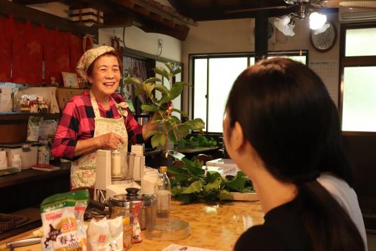 【海風旅。Experience】吉井の恵みを五感で味わう。築100年の古民家で薬草・野草収穫＆ヘルシー薬膳料理講座-0