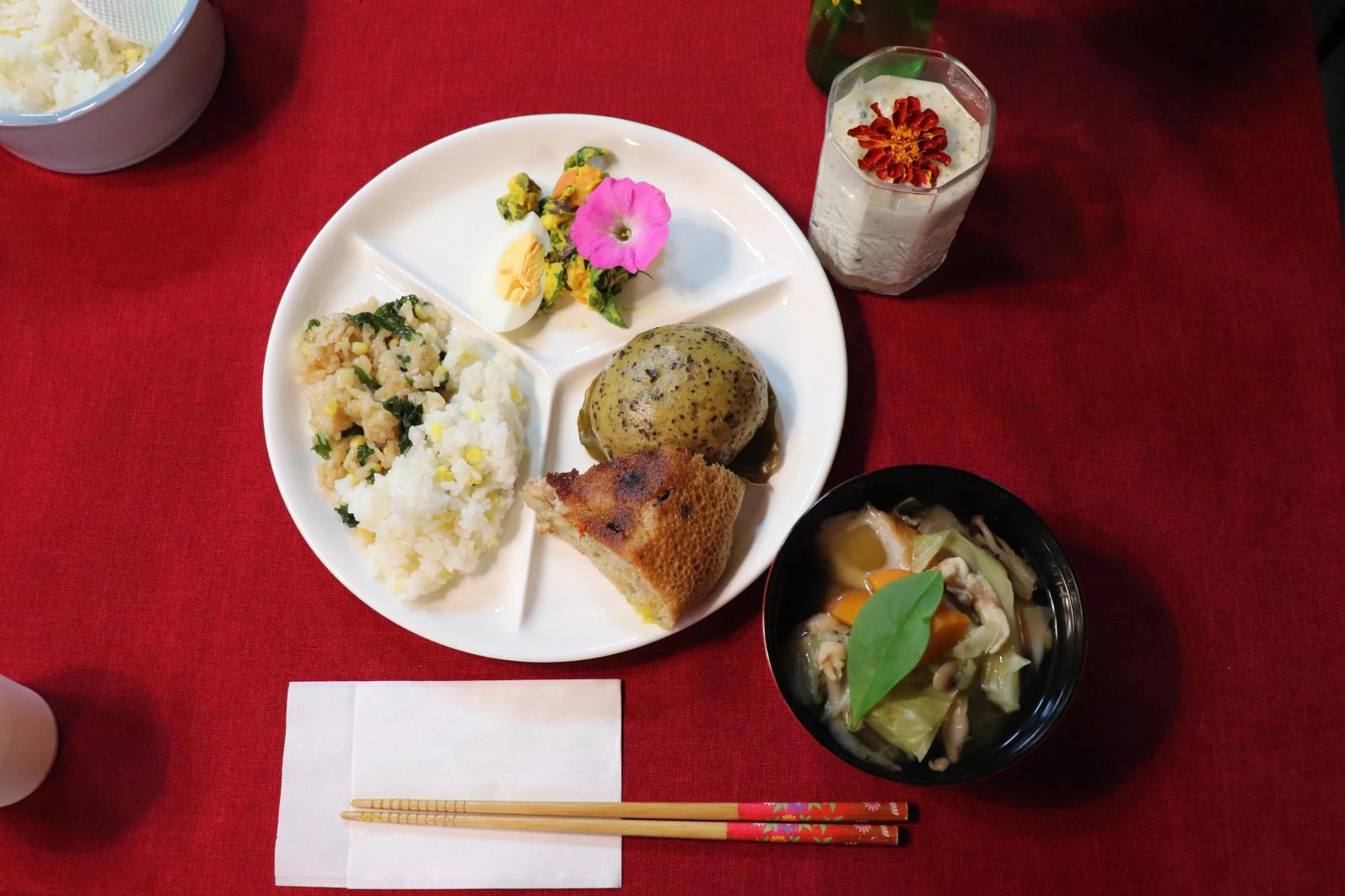 【海風旅。Experience】吉井の恵みを五感で味わう。築100年の古民家で薬草・野草収穫＆ヘルシー薬膳料理講座-9