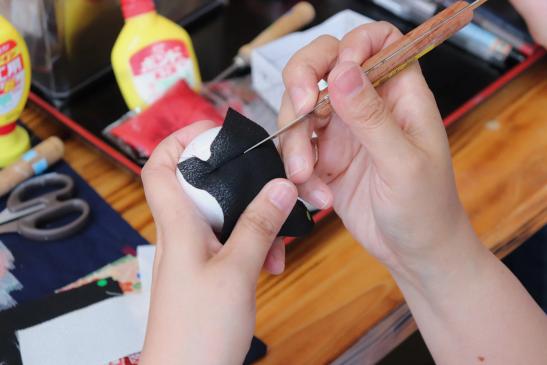 【海風旅。Experience】まゆ玉クラフト上級編！江迎まゆ玉で作る「御大師様とお雛様」のひな人形 〜飾り用ケース・金屏風・座布団付き〜-4
