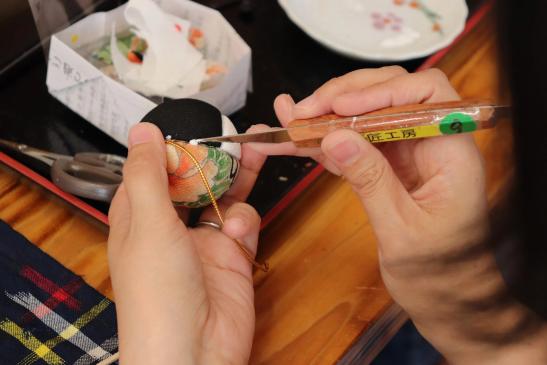 【海風旅。Experience】まゆ玉クラフト上級編！江迎まゆ玉で作る「御大師様とお雛様」のひな人形 〜飾り用ケース・金屏風・座布団付き〜-6