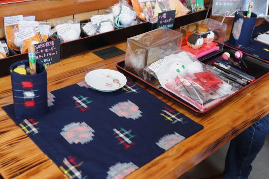 【海風旅。Experience】まゆ玉クラフト上級編！江迎まゆ玉で作る「御大師様とお雛様」のひな人形 〜飾り用ケース・金屏風・座布団付き〜-2
