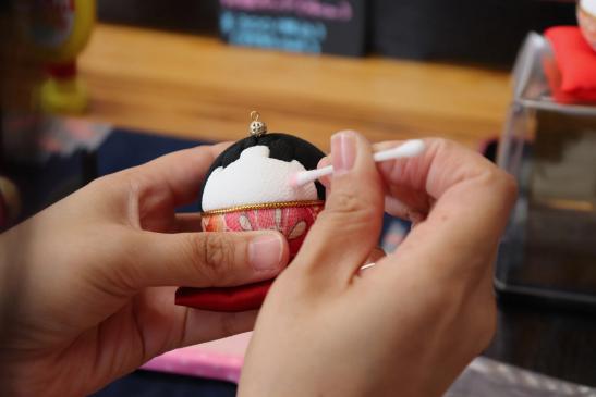 【海風旅。Experience】まゆ玉クラフト上級編！江迎まゆ玉で作る「御大師様とお雛様」のひな人形 〜飾り用ケース・金屏風・座布団付き〜-8