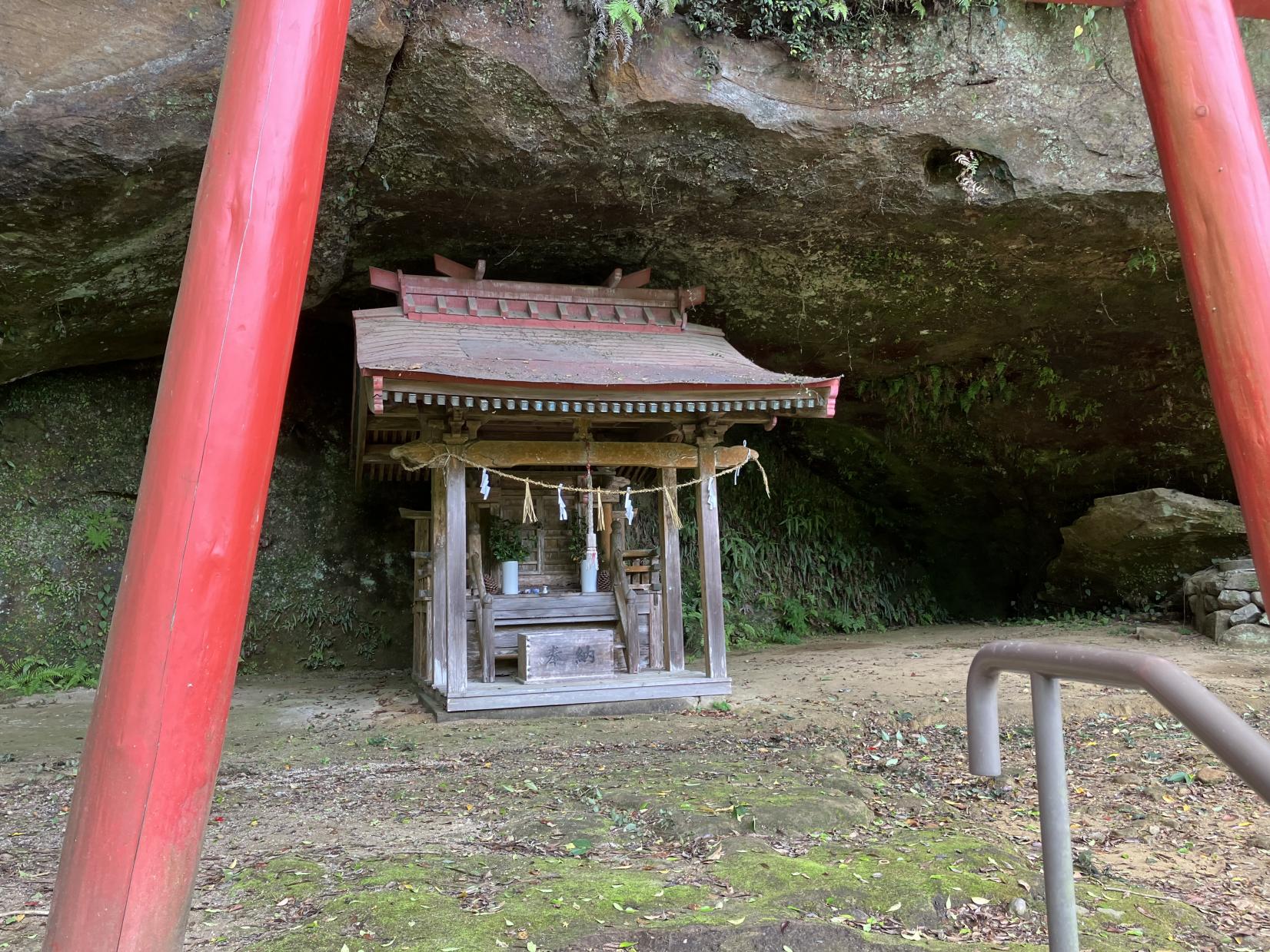 令和6年度郷土史講座　第7回発掘者とめぐる古代人の住居～洞窟遺跡散策～-1