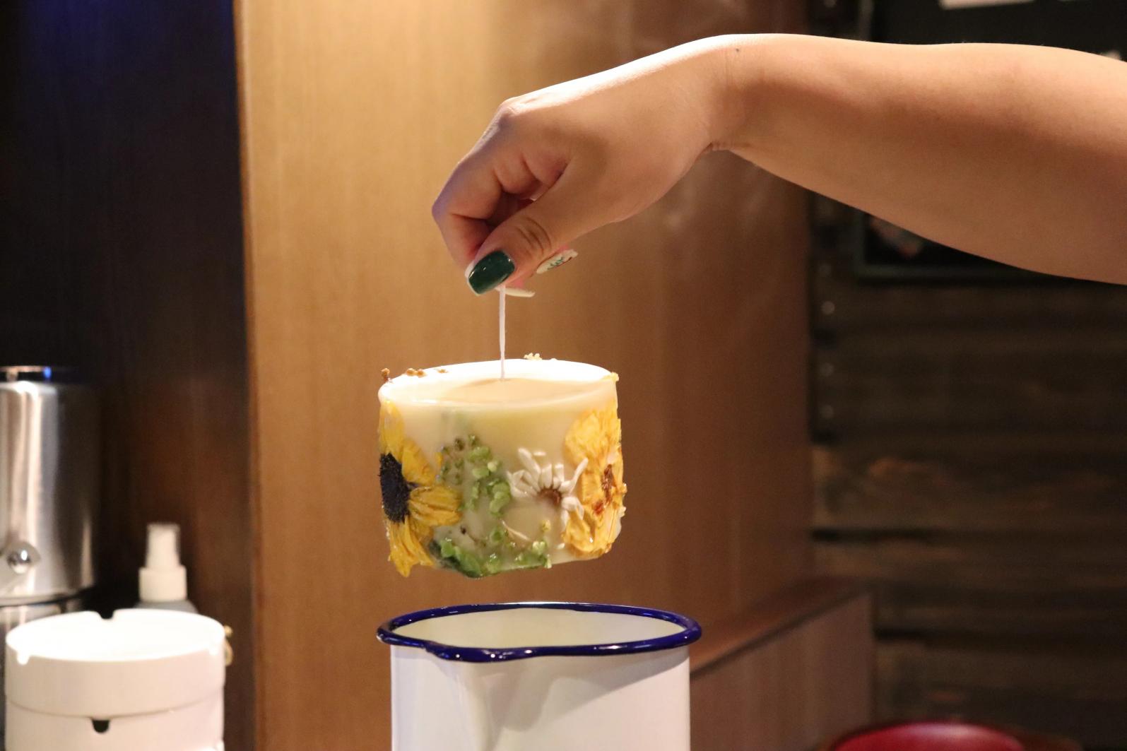 【海風旅。Experience】長崎の花を灯りに閉じ込めて。ドライフラワーで作る「ボタニカルキャンドル」体験（ティータイム付）-4