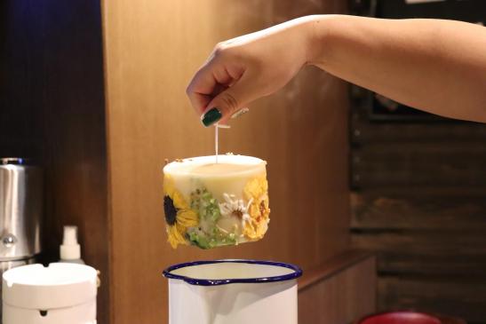 【海風旅。Experience】長崎の花を灯りに閉じ込めて。ドライフラワーで作る「ボタニカルキャンドル」体験（ティータイム付）-4