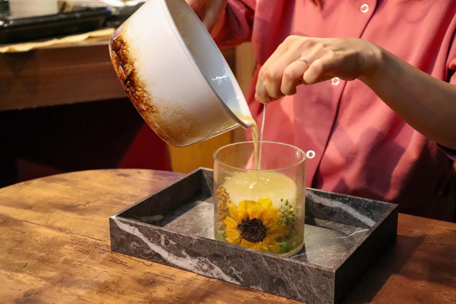 【海風旅。Experience】長崎の花を灯りに閉じ込めて。ドライフラワーで作る「ボタニカルキャンドル」体験（ティータイム付）-2
