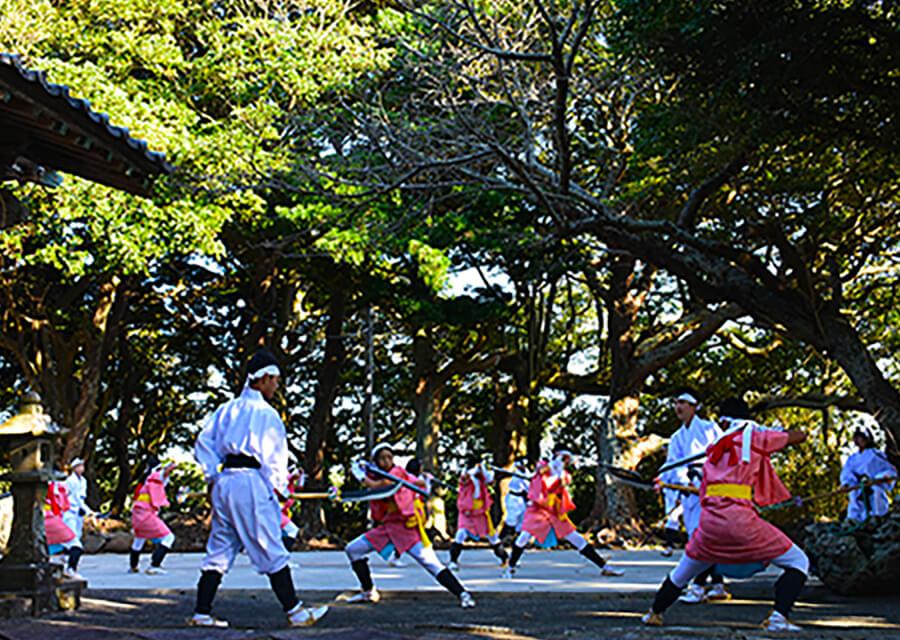 八幡神社なぎなた踊り-1