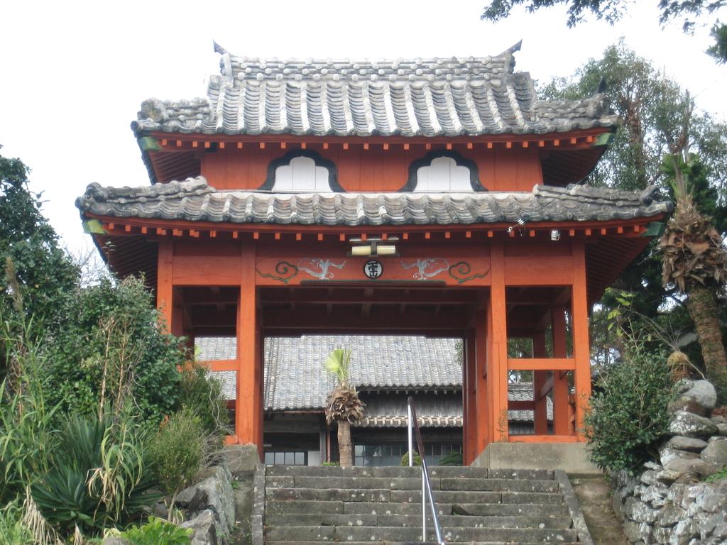 【宇久島】東光寺・家盛公以下七代の墓-0